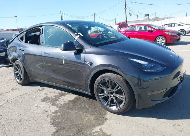 2024 TESLA Model Y