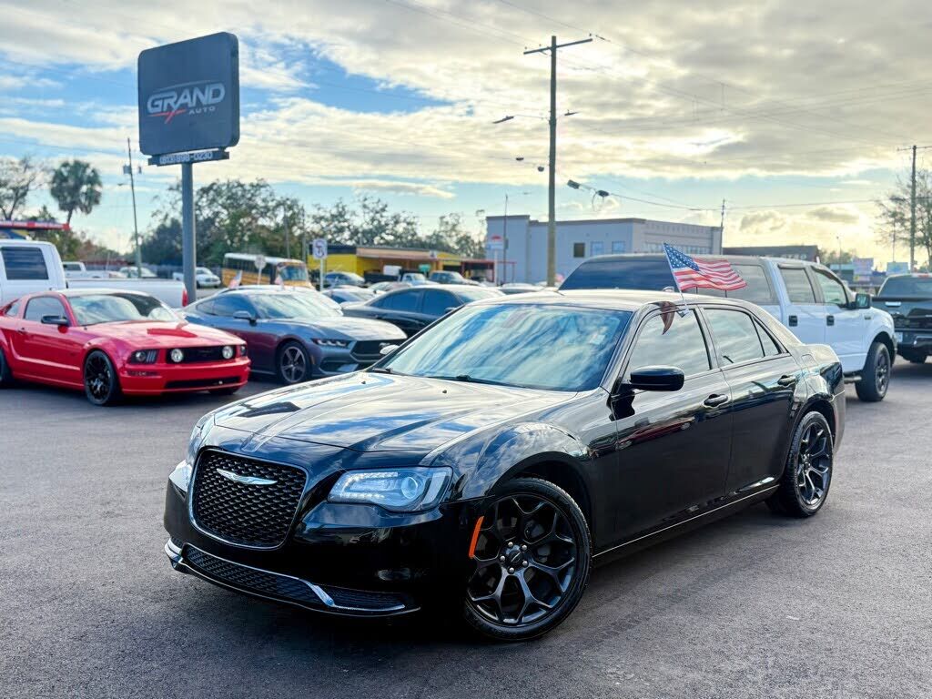 2019 CHRYSLER 300