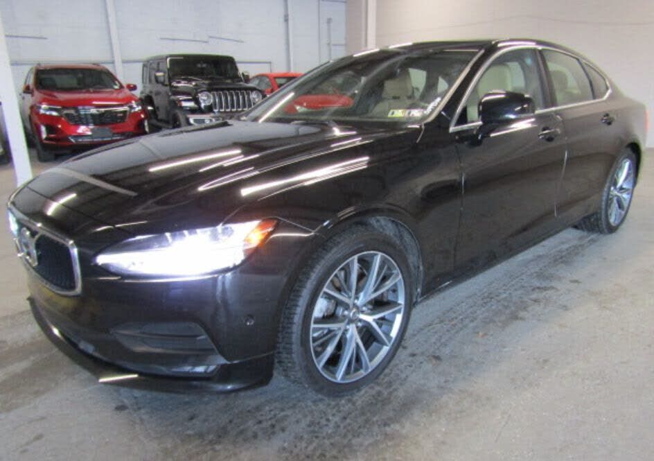 2017 VOLVO S90