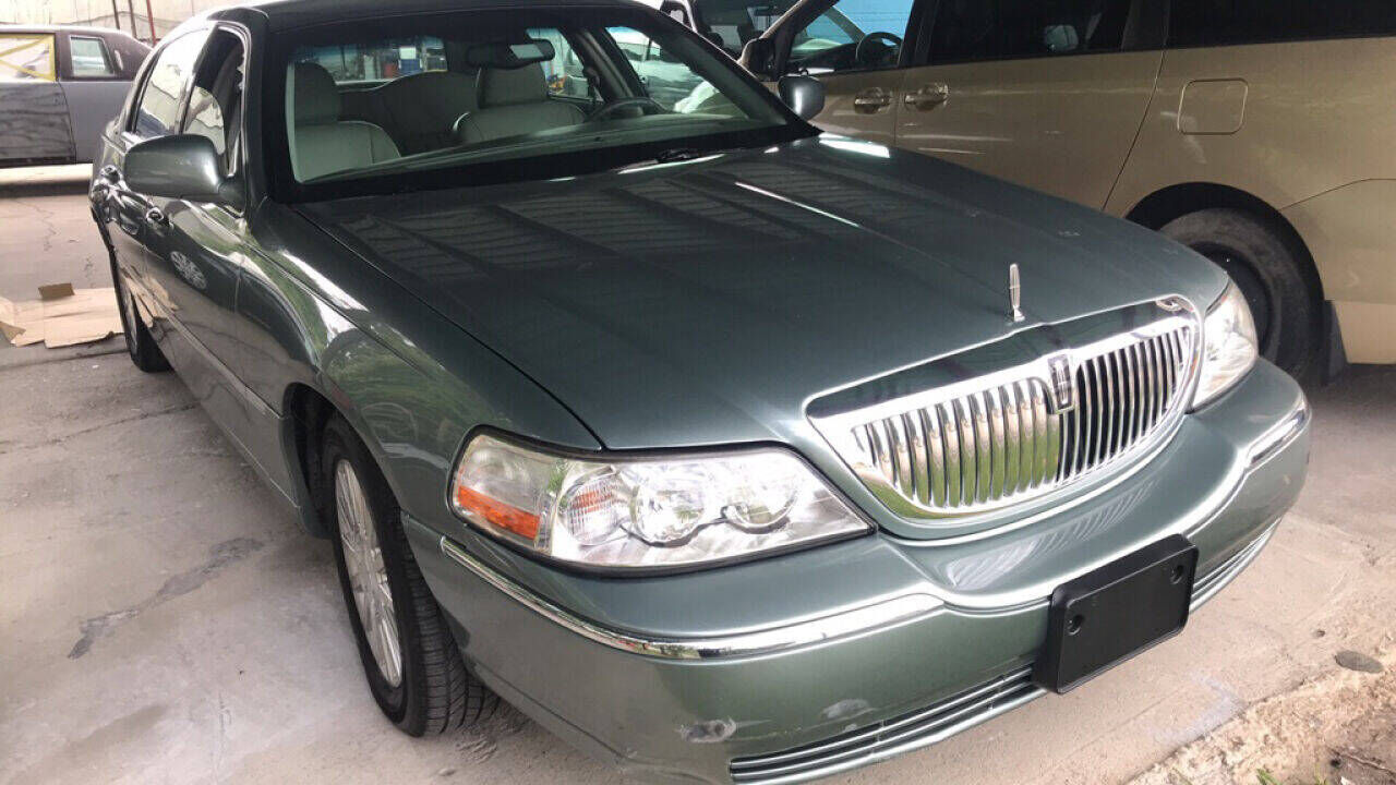 2004 LINCOLN Town Car