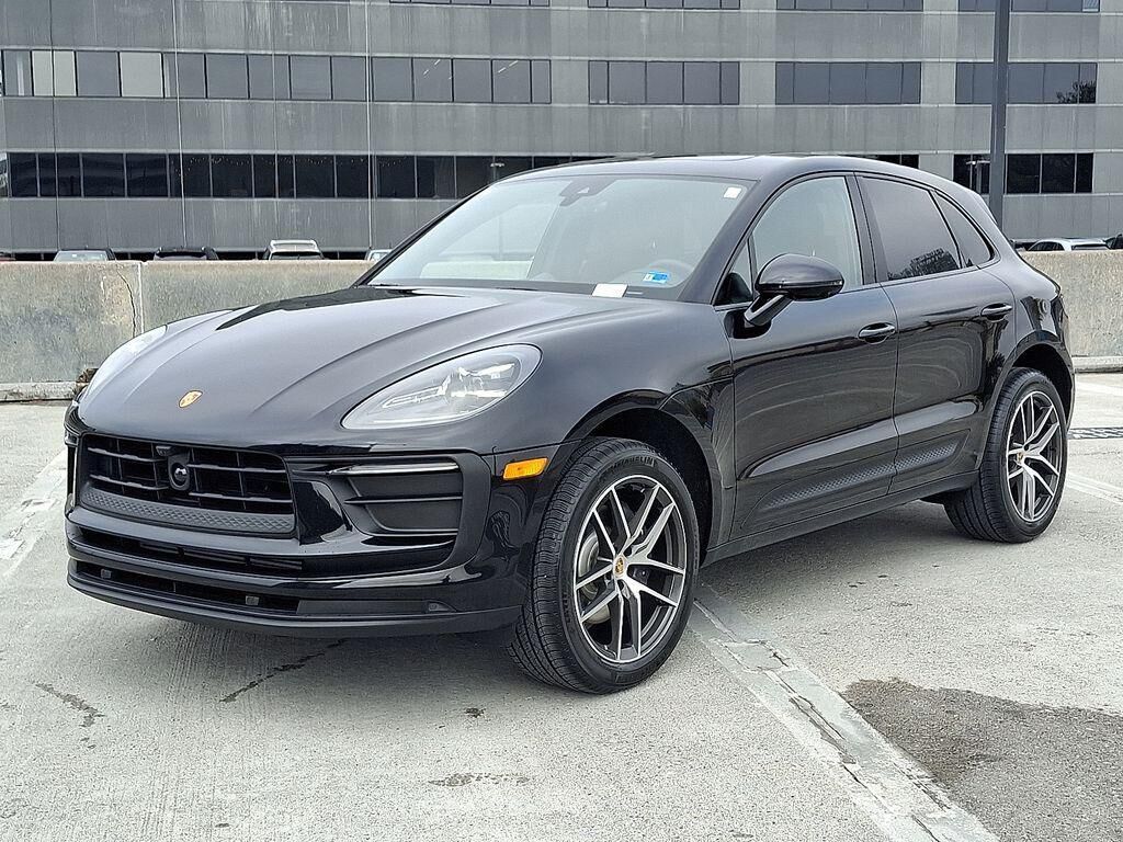 2026 PORSCHE Macan