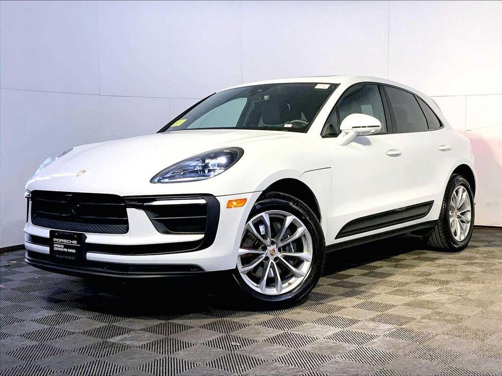 2025 PORSCHE Macan