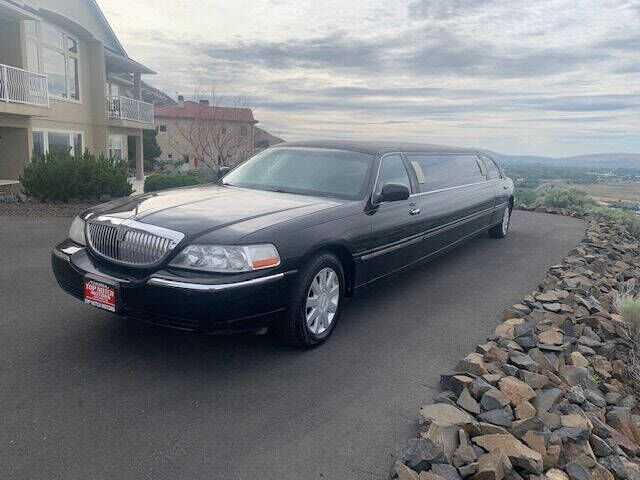 2005 LINCOLN Town Car