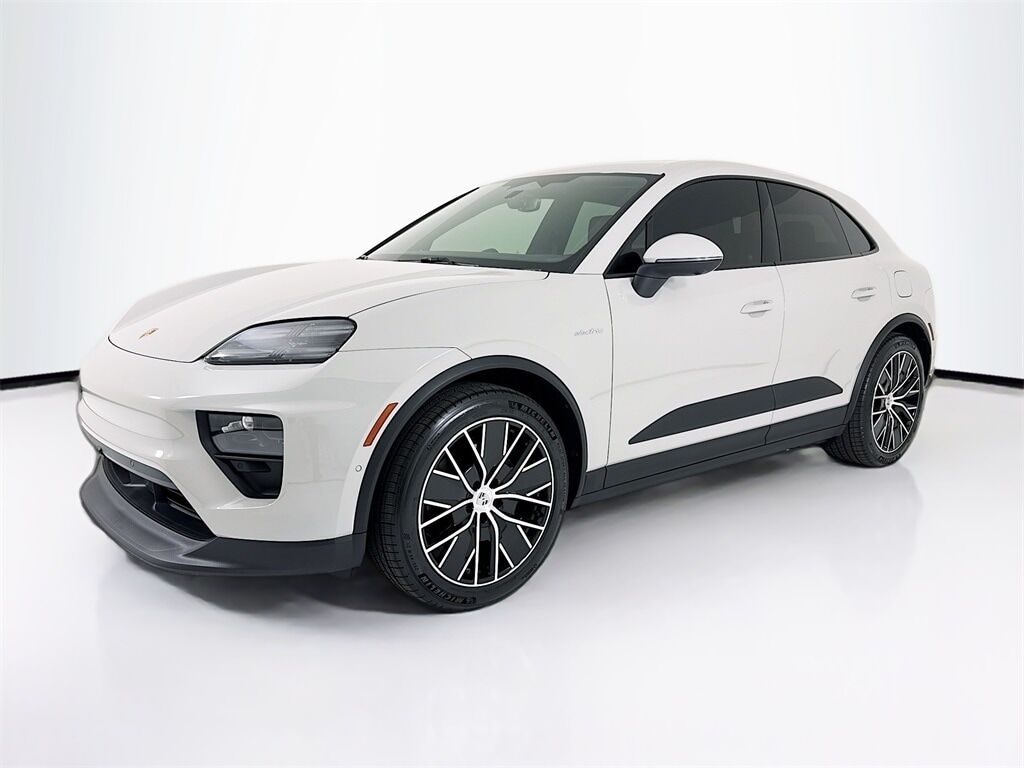 2026 PORSCHE Macan