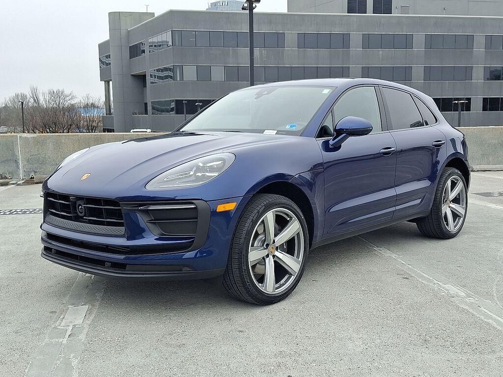 2026 PORSCHE Macan