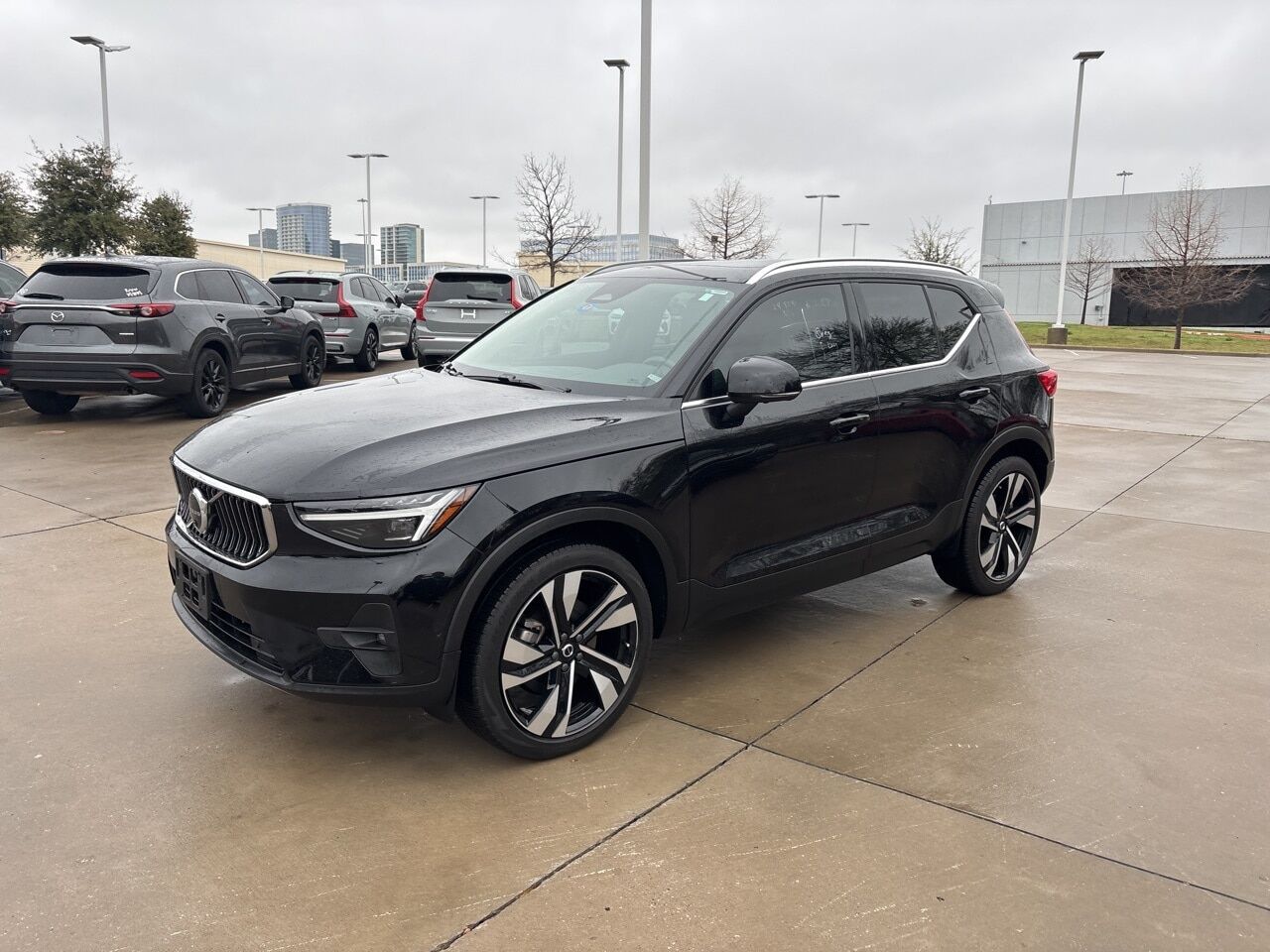 2024 VOLVO XC40