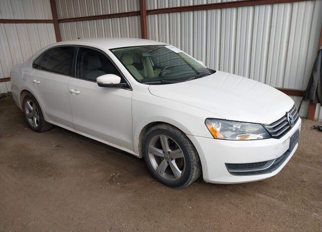 2013 VOLKSWAGEN Passat