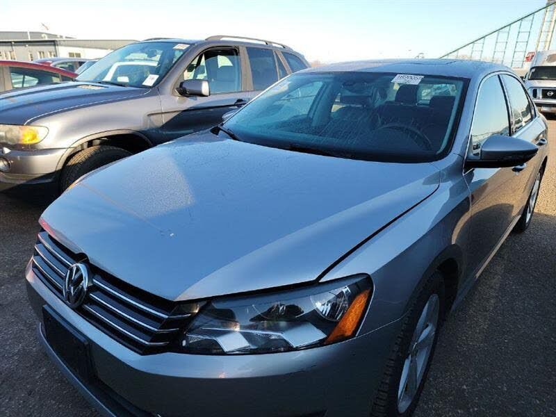 2012 VOLKSWAGEN Passat