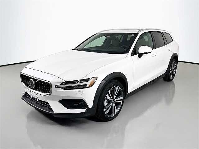 2024 VOLVO V60CC