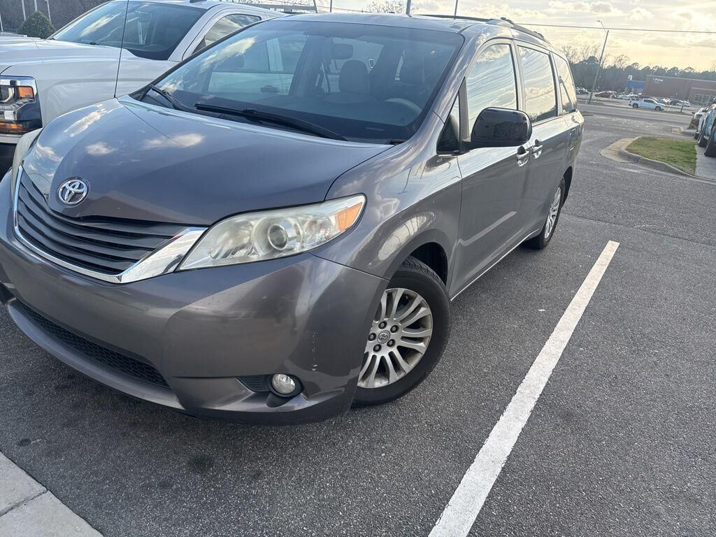 2013 TOYOTA Sienna