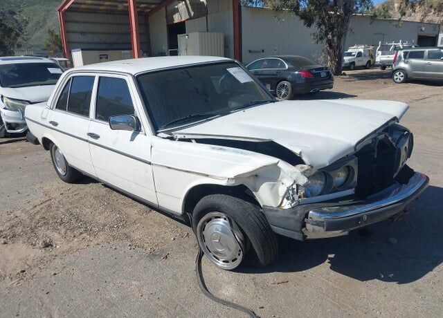 1983 MERCEDES-BENZ 240