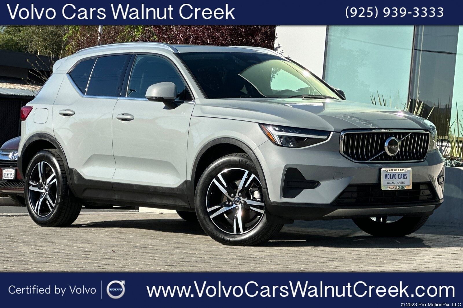 2025 VOLVO XC40