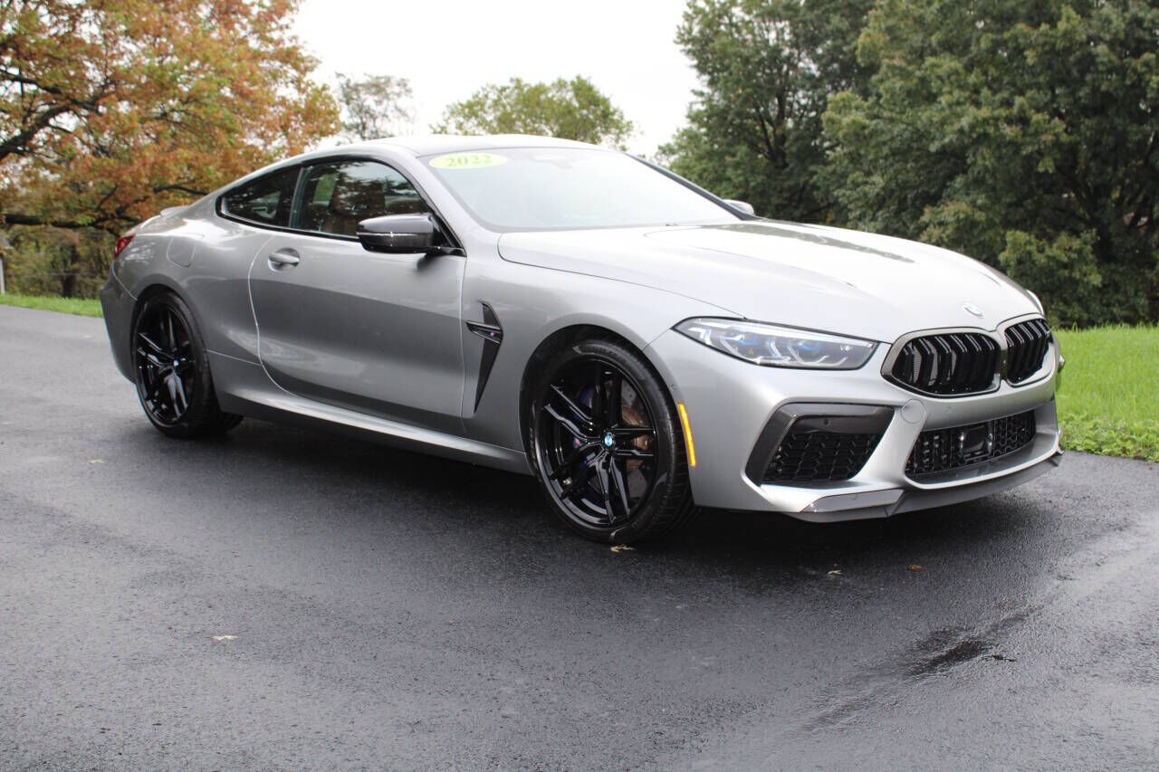 2022 BMW M8