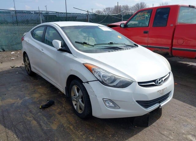 2013 HYUNDAI Elantra