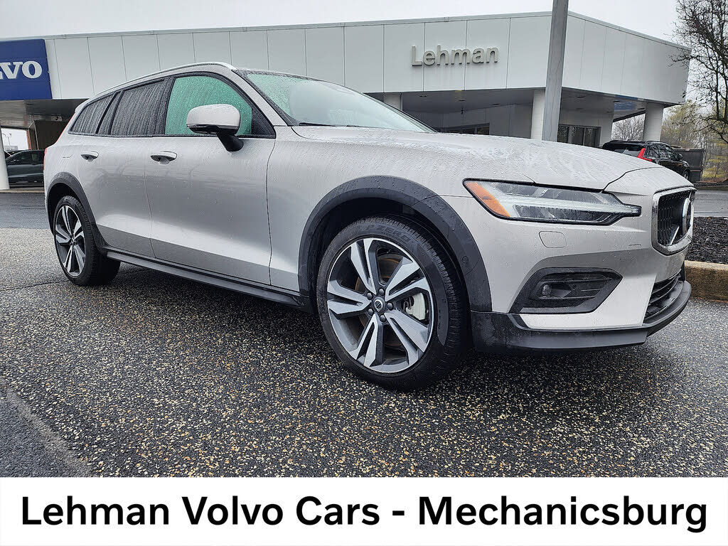 2025 VOLVO V60CC