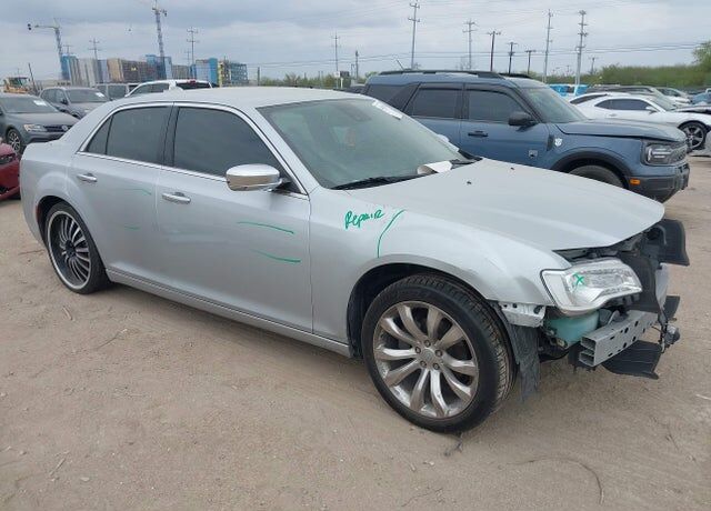 2019 CHRYSLER 300