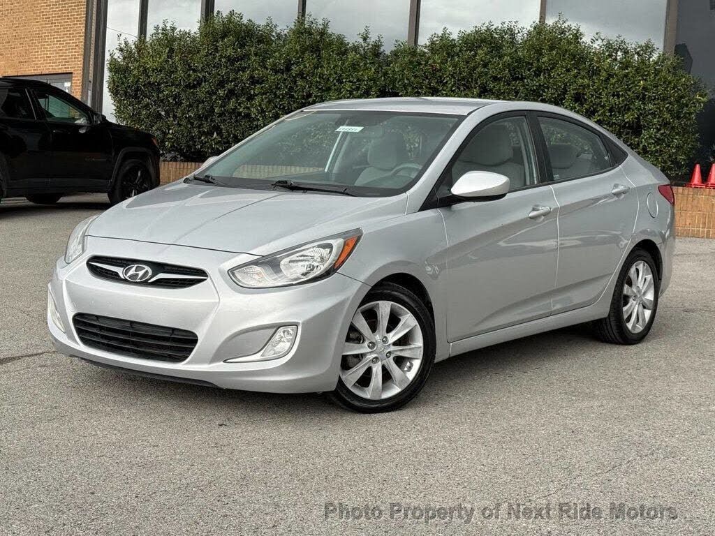 2012 HYUNDAI Accent