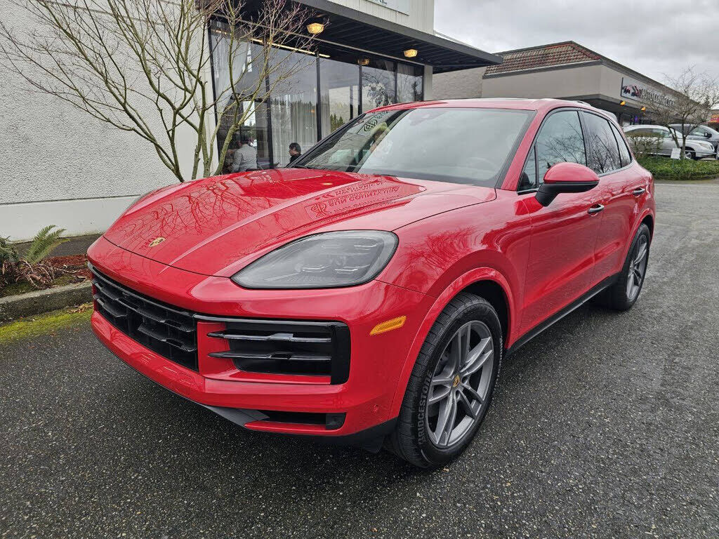2024 PORSCHE Cayenne