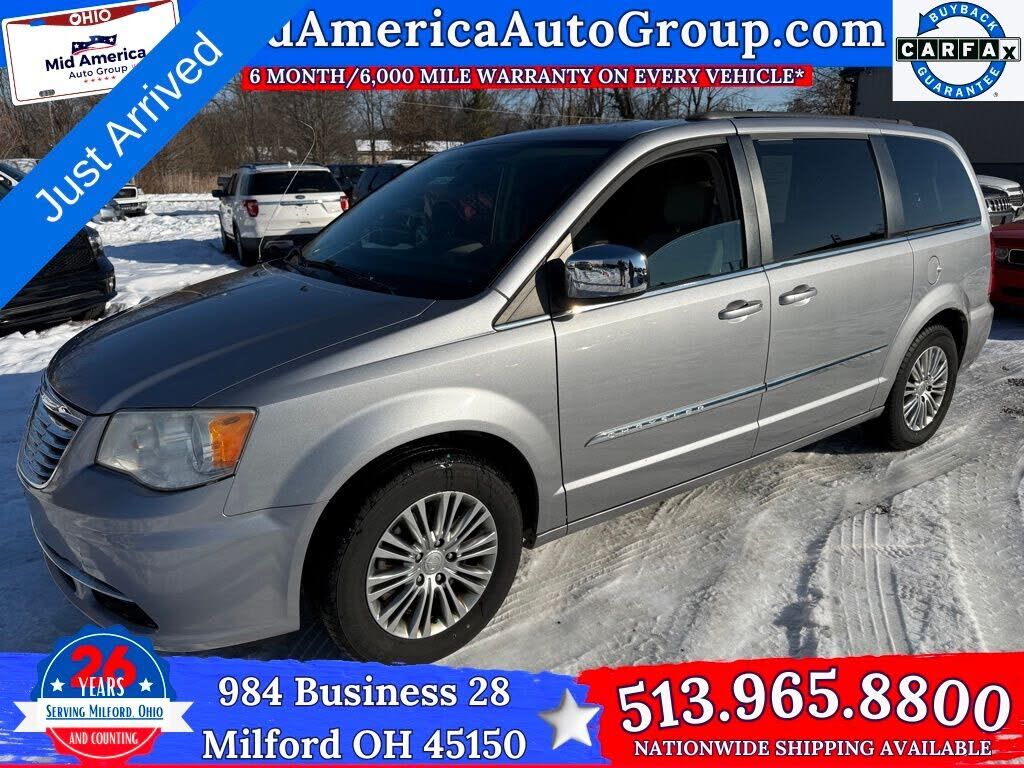 2014 CHRYSLER Town and Country