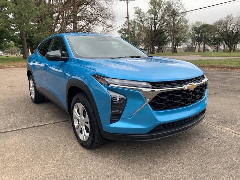 2025 CHEVROLET Trax