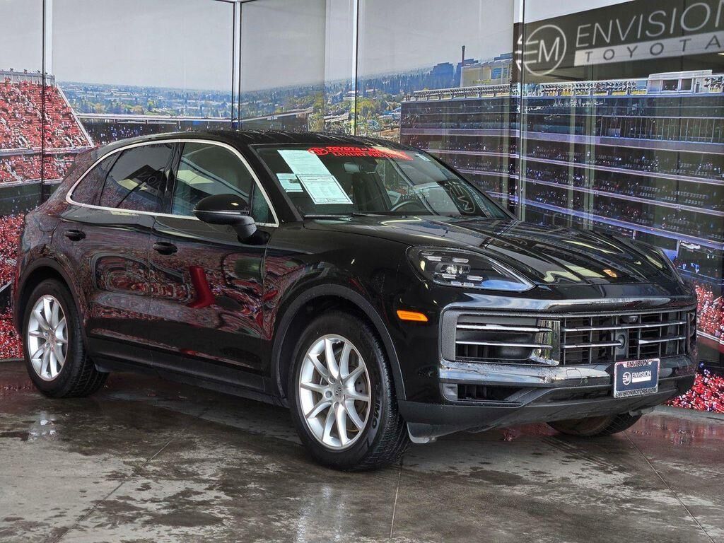 2024 PORSCHE Cayenne