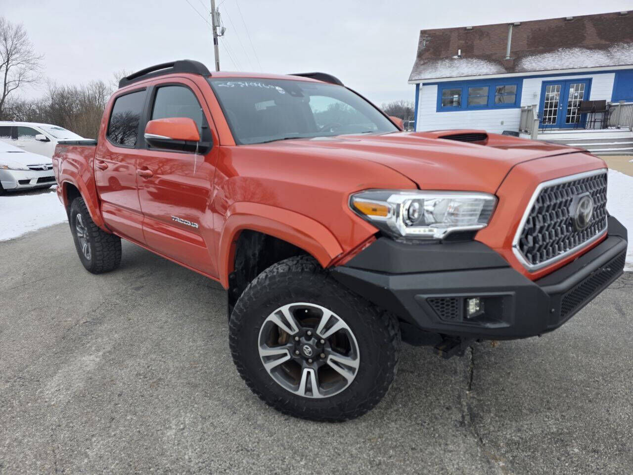 2018 TOYOTA Tacoma