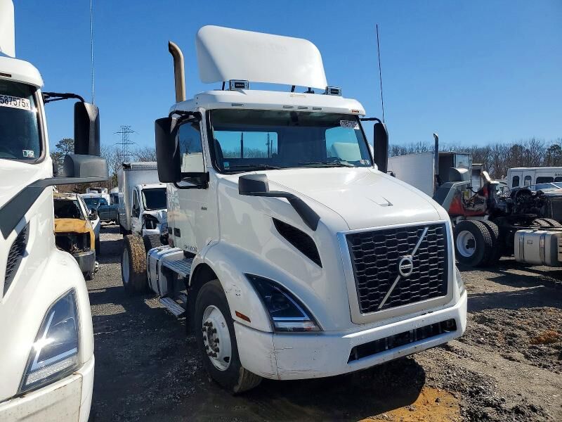 2019 VOLVO TRUCK VNR