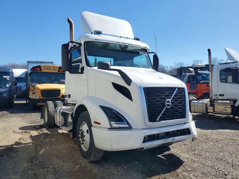 2019 VOLVO TRUCK VNR