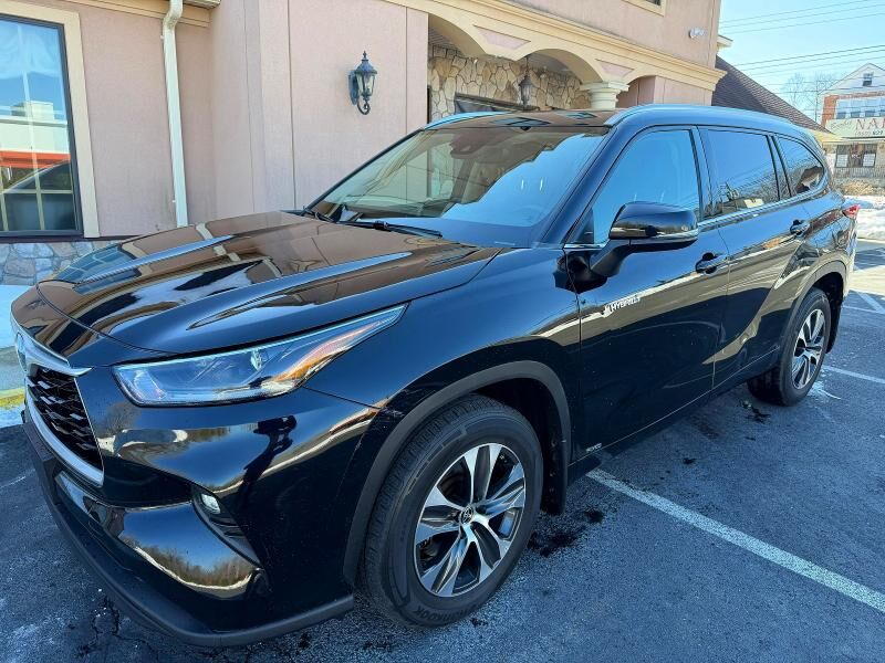 2021 TOYOTA Highlander