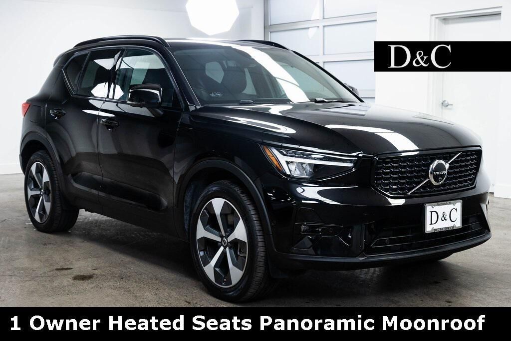 2024 VOLVO XC40