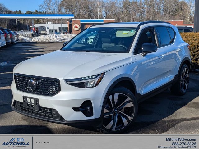2026 VOLVO XC40