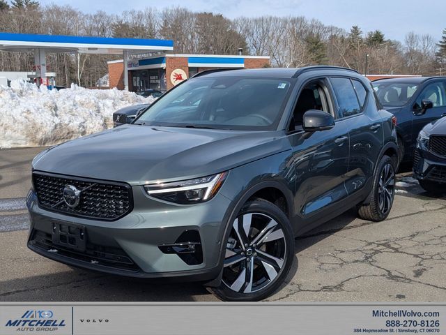 2026 VOLVO XC40