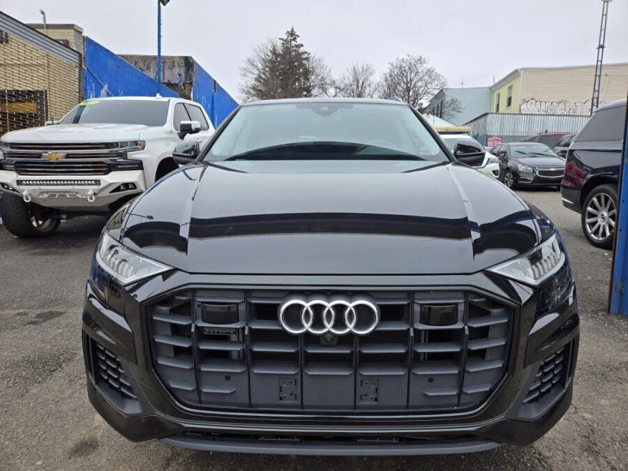 2023 AUDI Q8