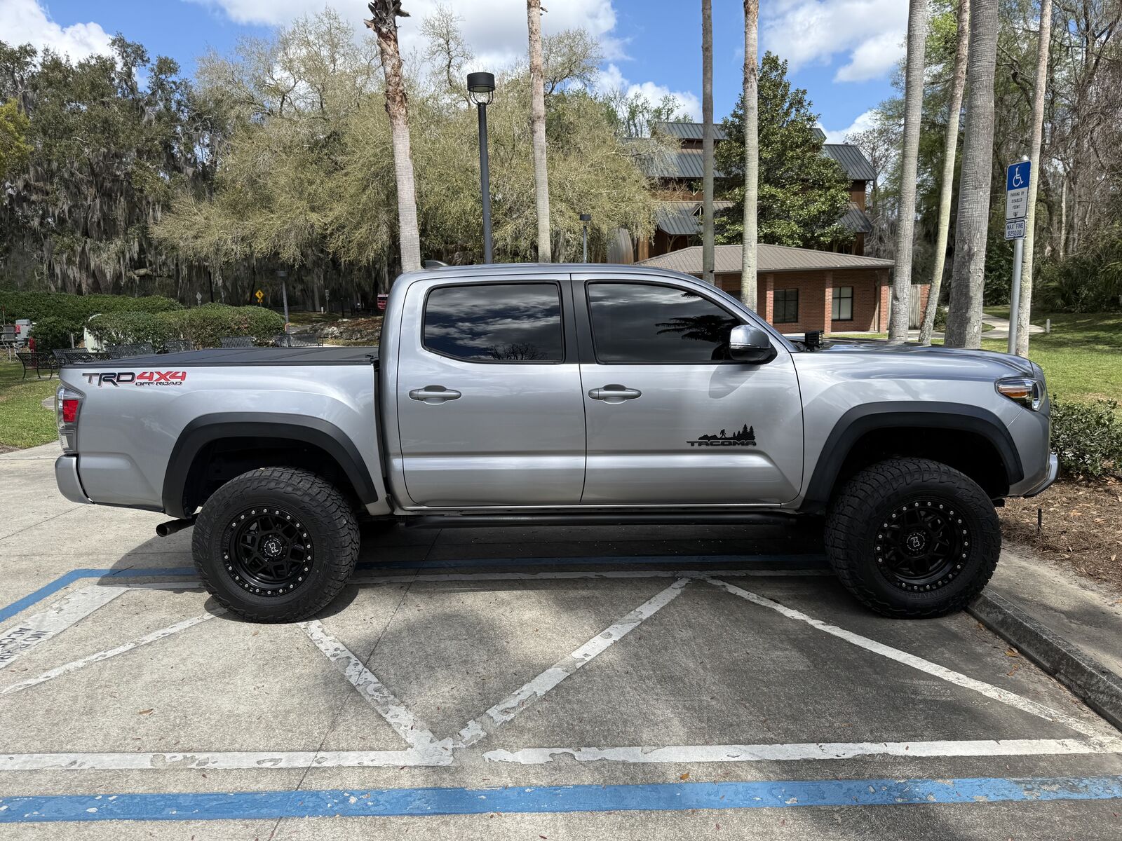 2021 TOYOTA Tacoma