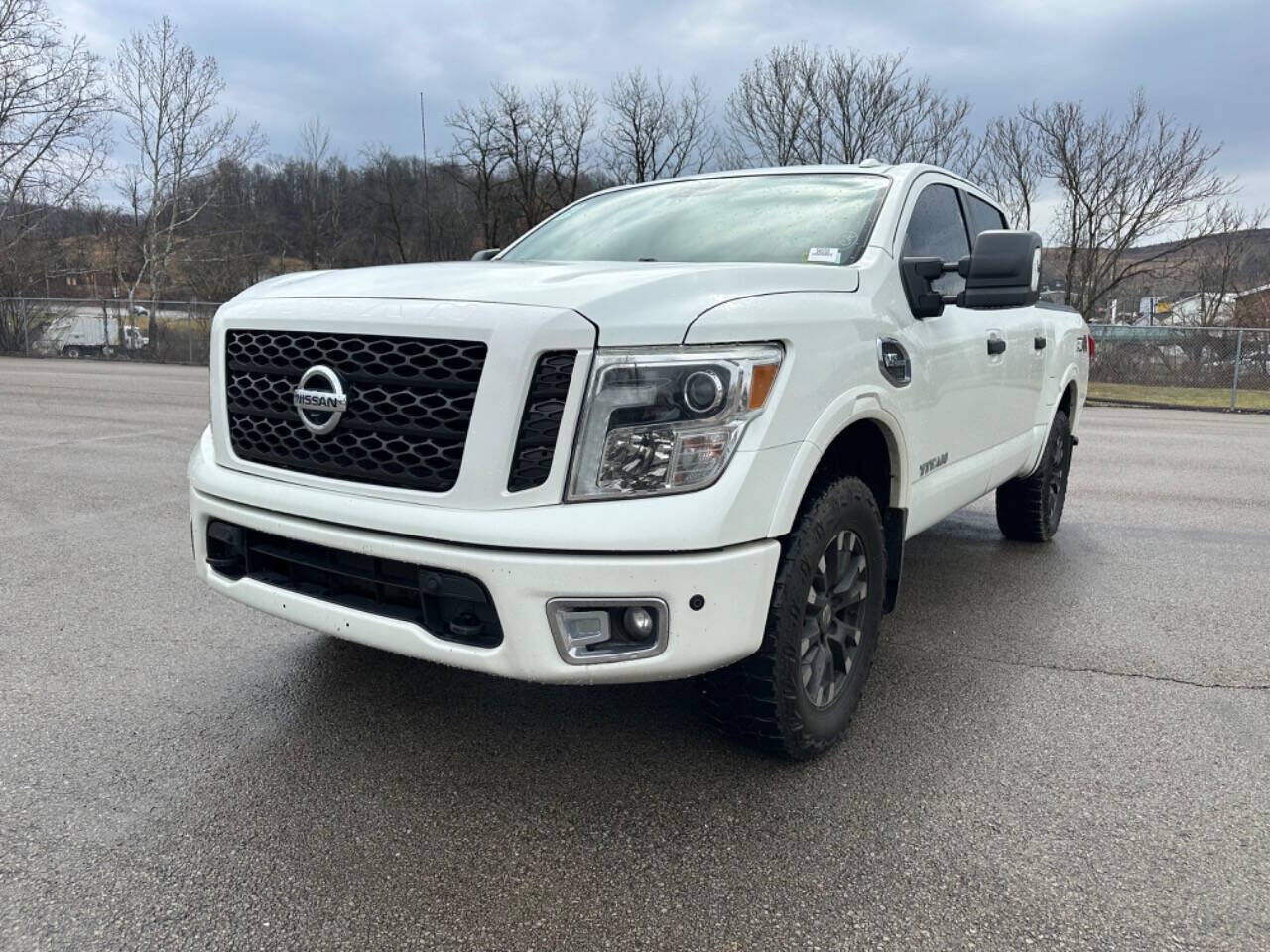 2017 NISSAN Titan