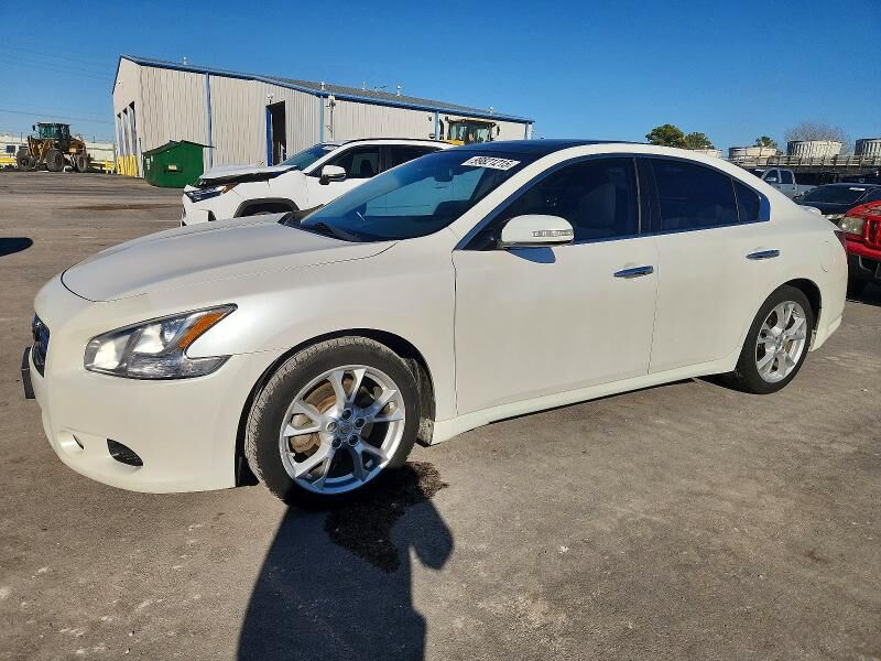 Nissan Maxima