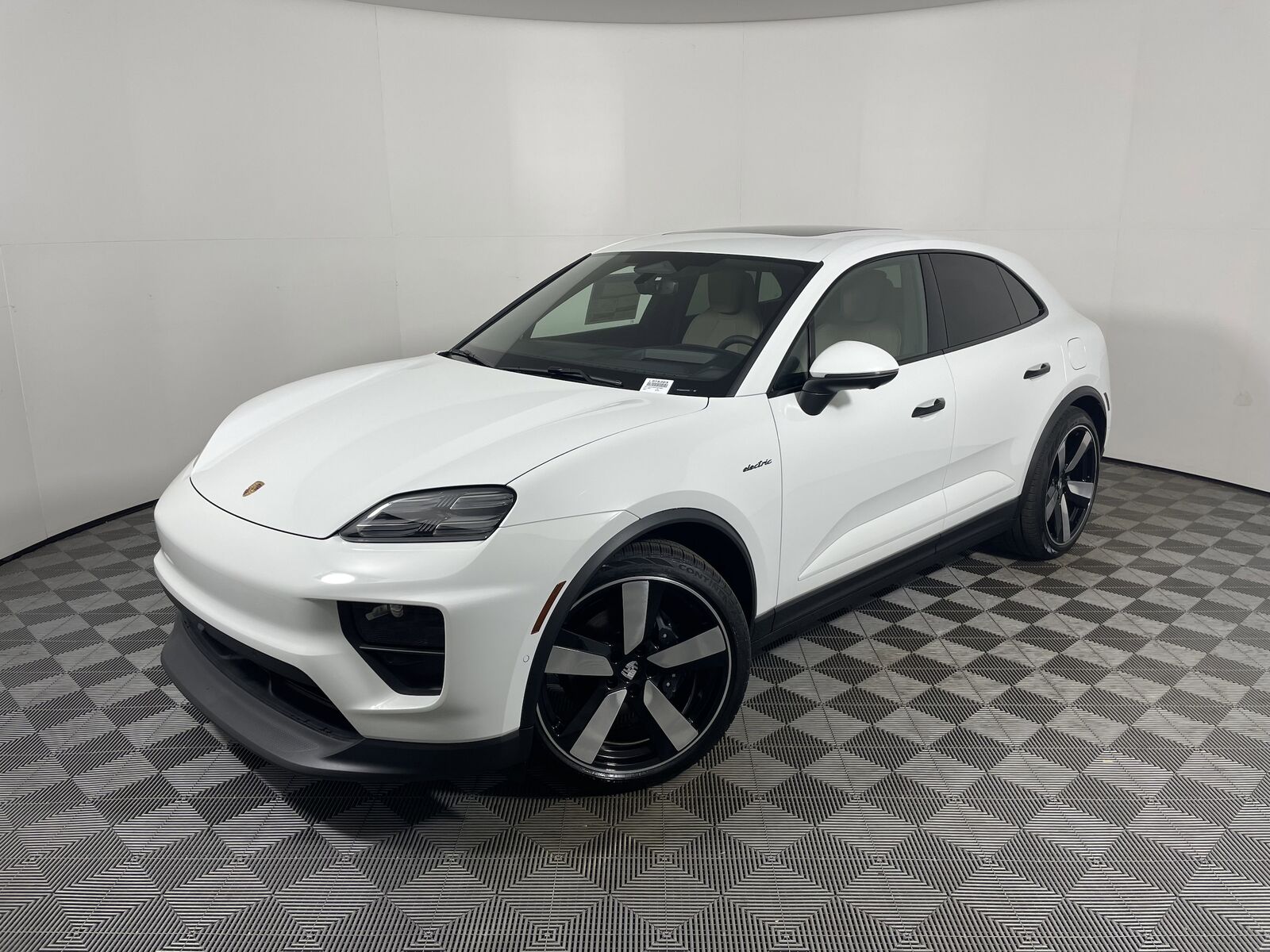 2026 PORSCHE Macan