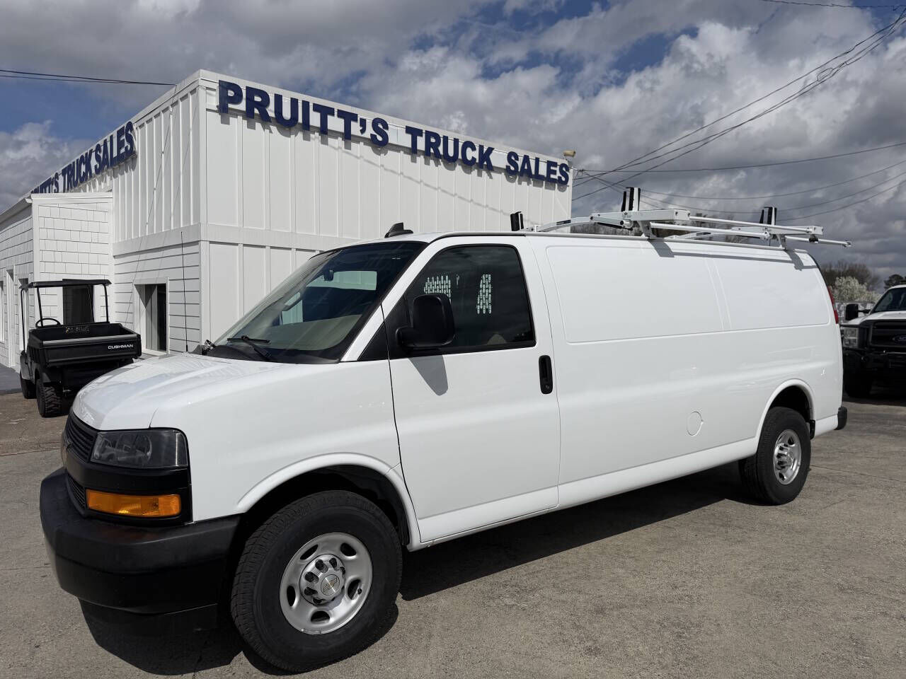 2023 CHEVROLET Express