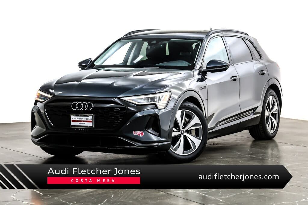 2024 AUDI Q8