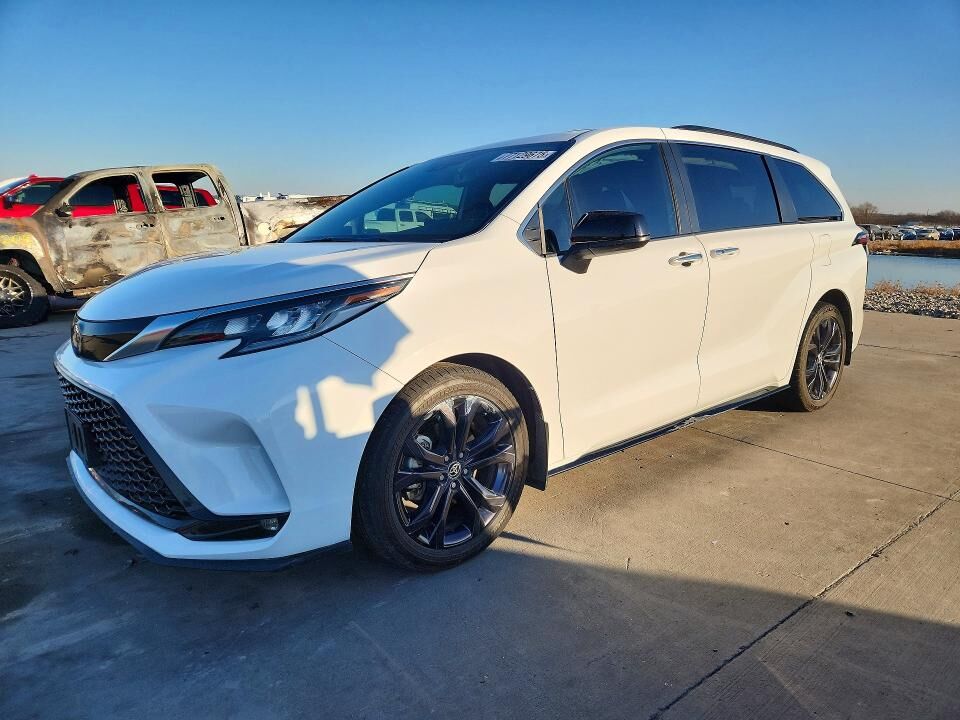 2022 TOYOTA Sienna