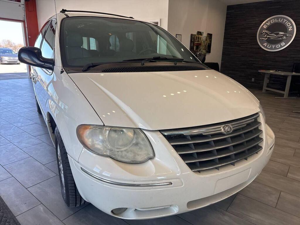 2005 CHRYSLER Town and Country