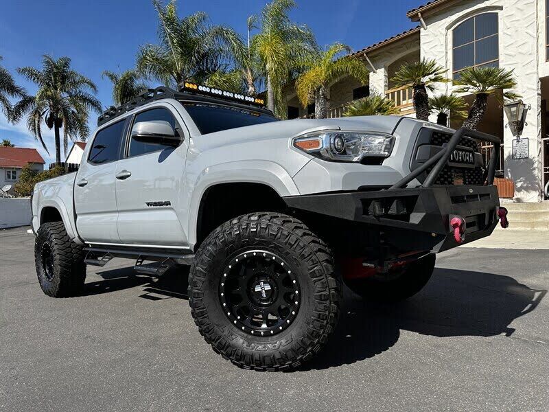 2018 TOYOTA Tacoma