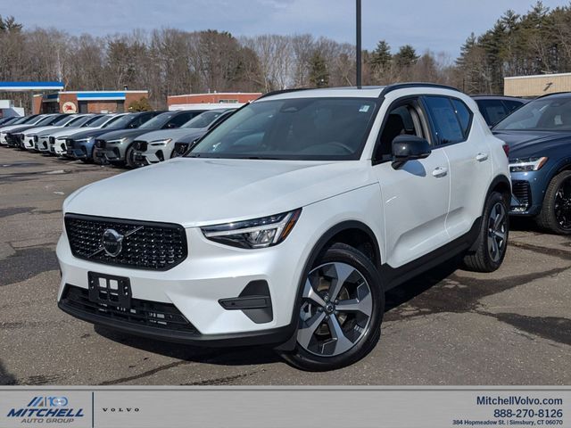 2026 VOLVO XC40