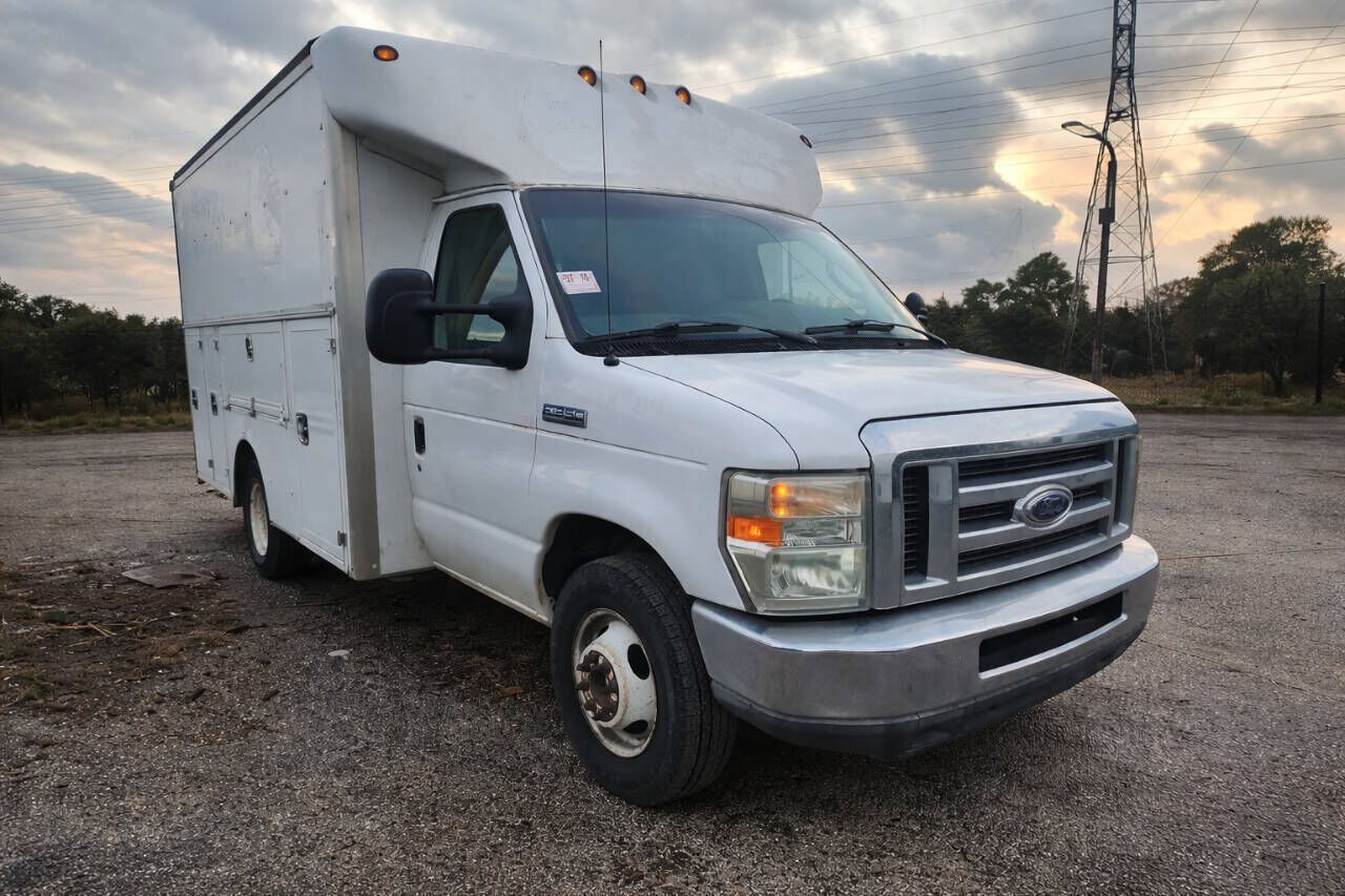 2010 FORD E-350