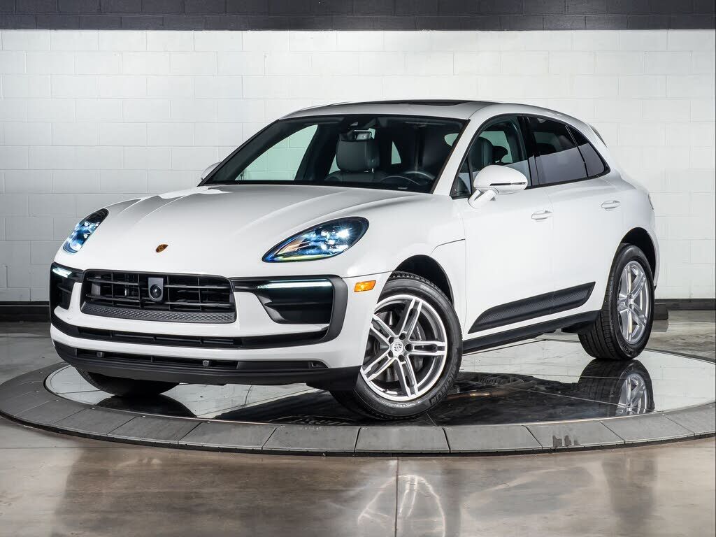 2026 PORSCHE Macan