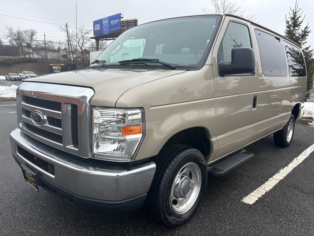 2013 FORD E-350