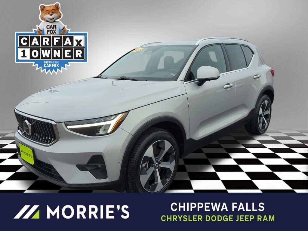 2024 VOLVO XC40
