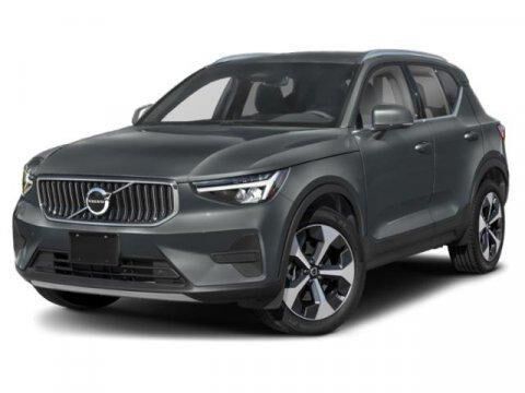 2026 VOLVO XC40