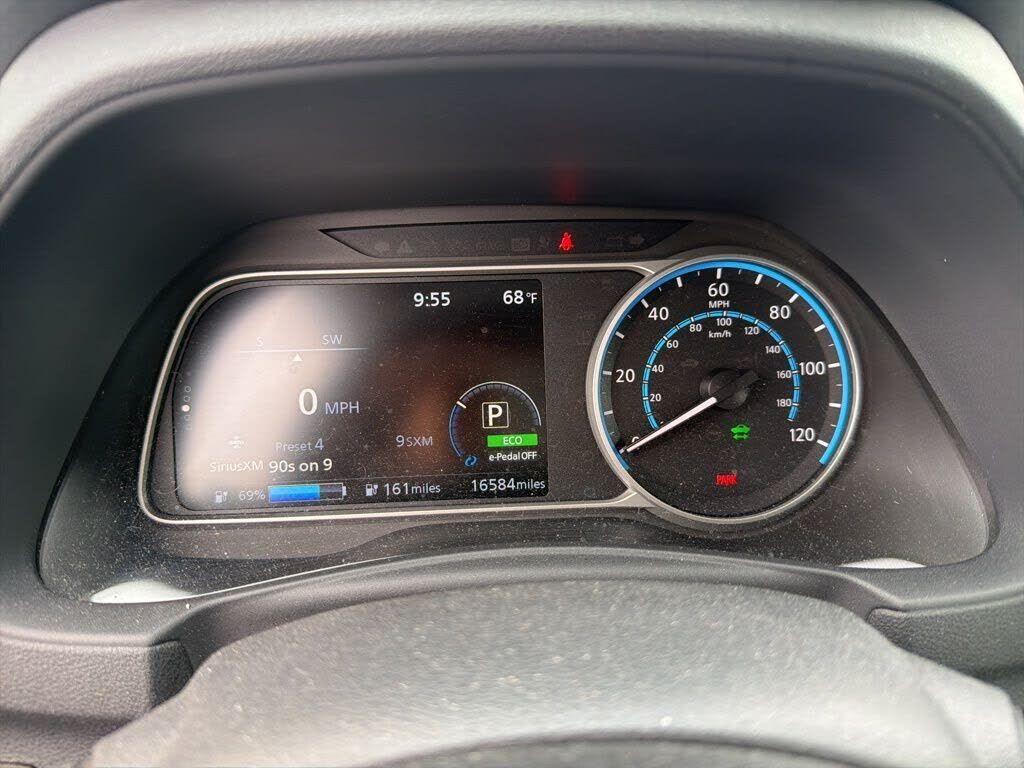 2022 NISSAN Leaf