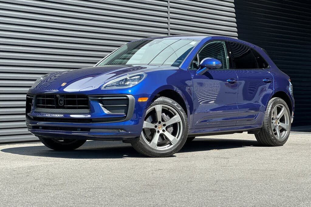 2024 PORSCHE Macan